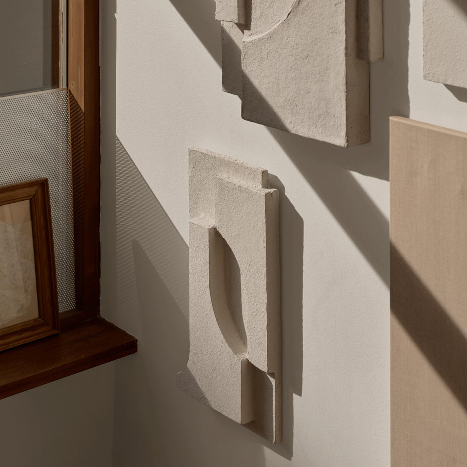 Serif Relief S Natural