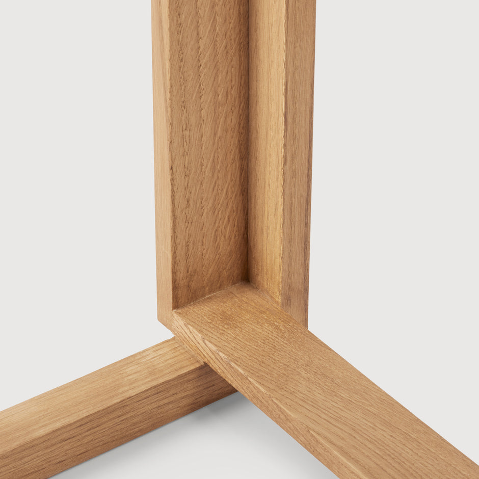 Outline Counter Chair