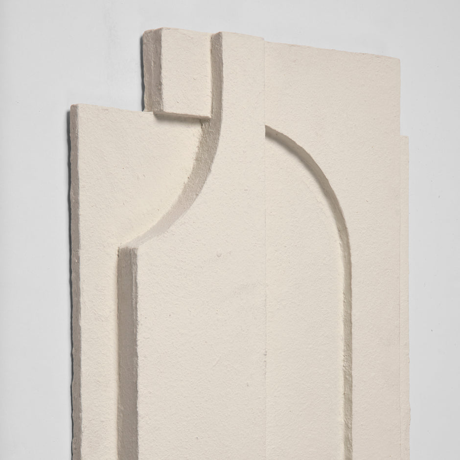 Serif Relief L Natural