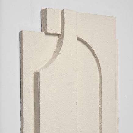 Serif Relief L Natural