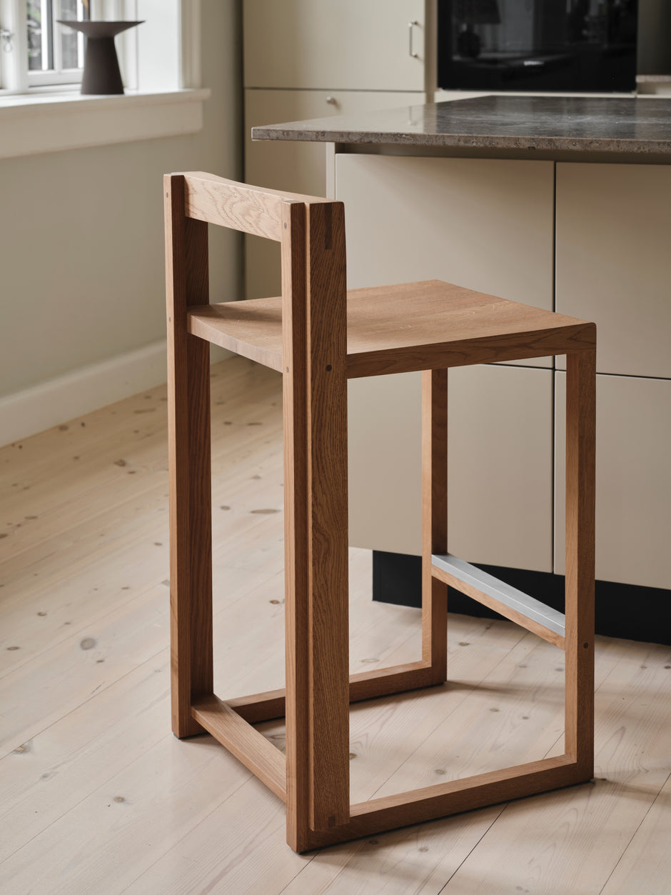 Outline Counter Chair