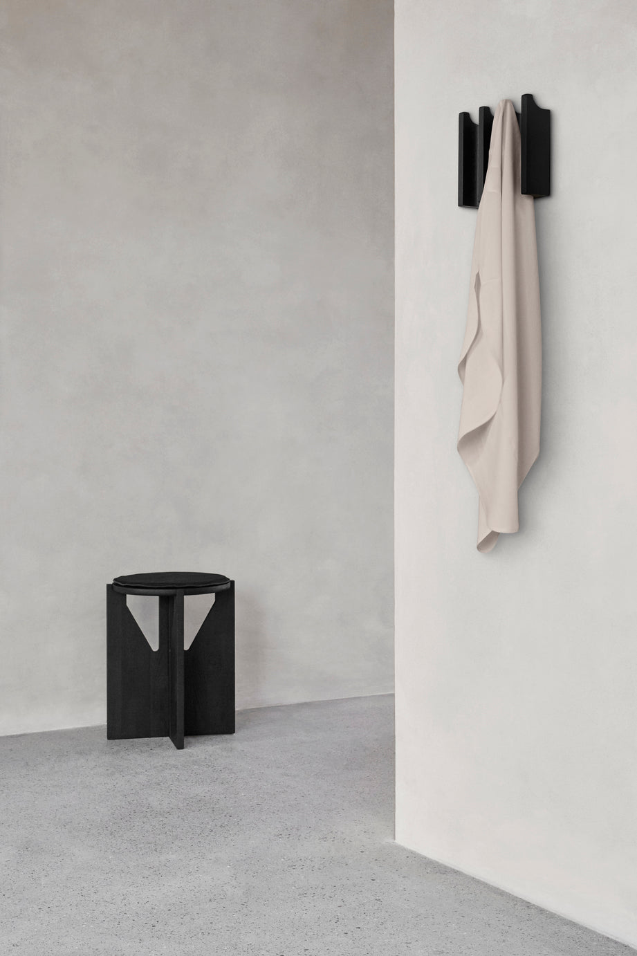 Simple Stool Black